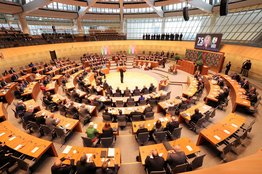 Blick in des Plenarsaal des NRW-Landtags