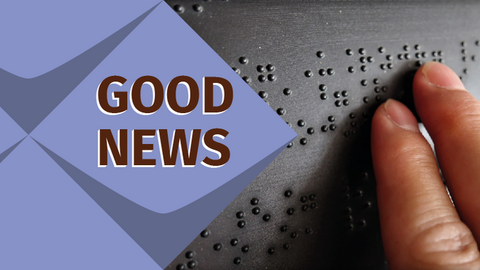 Good News/Gute Nachrichten: Finger einer sehbehinderten Person ertasten Brailleschrift. Das ist ein Symbolfoto für eine neue Entwicklung von Forscher*innen, die an neuen taktilen Displays für sehbehinderte Menschen arbeiten. 