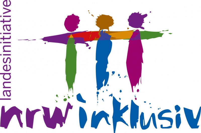 Logo der Landesinitiative NRW-Inklusiv Das Logo der Landesinitiative NRW-Inklusiv. Links senkrecht das Wort Landesinitiative, unten waagerecht die Wörter nrw-inklusiv farbig wie mit Pinselstrichen gemalt, darüber drei stehende Strichmännchen, die sich die Arme über die Schultern gelegt haben.