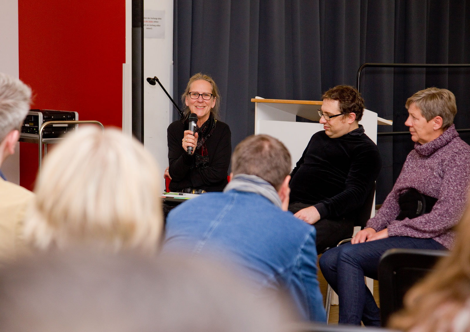 Martina Siehoff, Manuel Salomon und Regine Bewer (im Bild von links nach rechts) berichteten von ihren Erfahrungen. Martina Siehoff, Manuel Salomon und Regine Bewer (im Bild von links nach rechts) berichteten von ihren Erfahrungen.