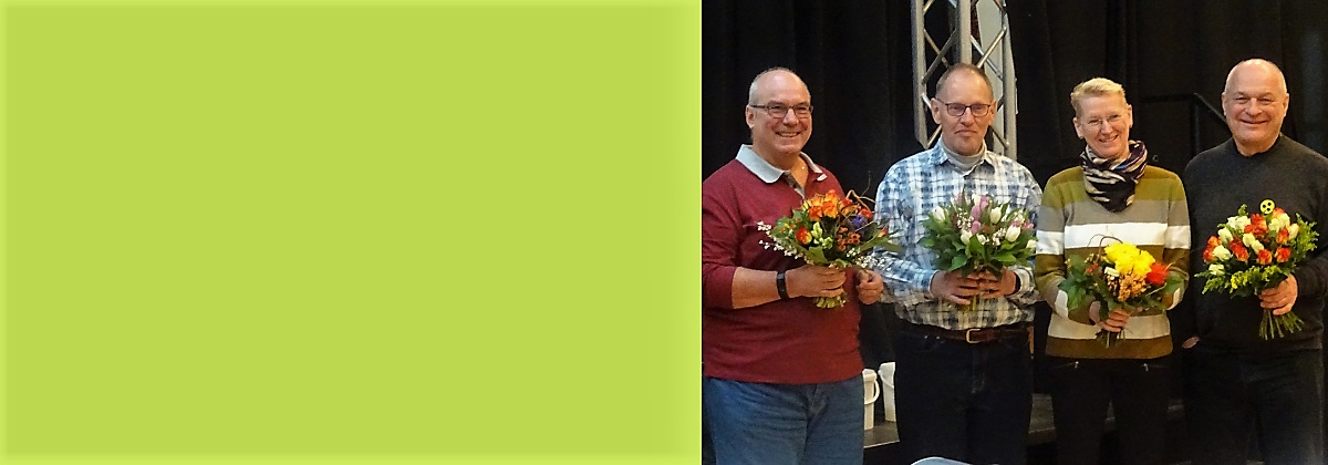 Das Foto zeigt die Vorstandsmitglieder des Vereins Politisch Selbstbestimmt Leben NRW. Es sind von links nach rechts Gerhard Naschke (2. stellvertretender Vorsitzender), Wolfgang Bennewitz (Vorsitzender), Antje Baukhage (1. stellvertretende Vorsitzende), Emanuel Stadler (Schatzmeister). Das Foto zeigt die Vorstandsmitglieder des Vereins Politisch Selbstbestimmt Leben NRW. Es sind von links nach rechts Gerhard Naschke (2. stellvertretender Vorsitzender), Wolfgang Bennewitz (Vorsitzender), Antje Baukhage (1. stellvertretende Vorsitzende), Emanuel Stadler (Schatzmeister).
