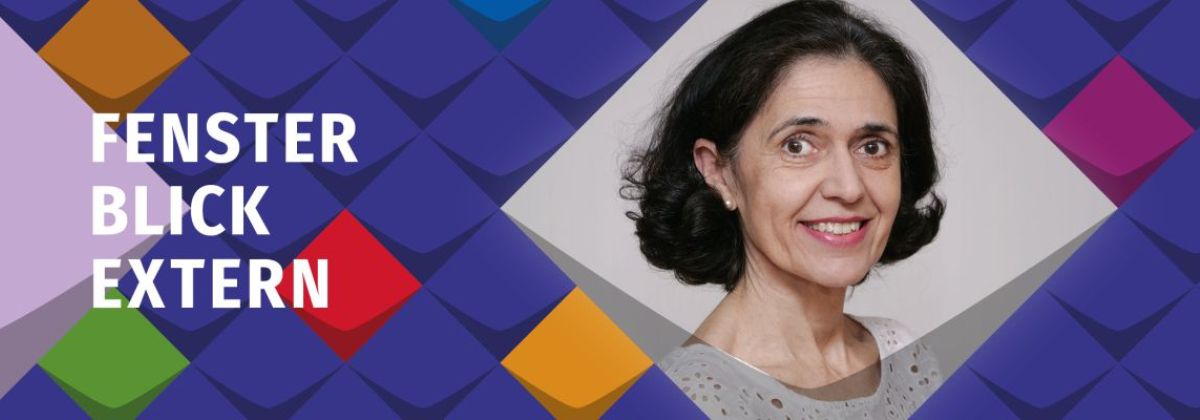 Bunte Kacheln als Stilelemente der KSL.NRW rahmen ein Foto von Dr. Maria del Pinar Andrino Garcia. Drumherum sind bunte Stilelemente der KSL.NRW. Links daneben steht Fensterblick Extern. 