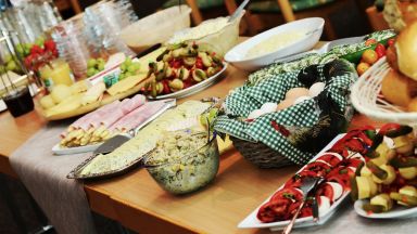 Bild von <a href="https://pixabay.com/de/users/congerdesign-509903/?utm_source=link-attribution&utm_medium=referral&utm_campaign=image&utm_content=974742">congerdesign</a> auf <a href="https://pixabay.com/de/?utm_source=link-attribution&utm_medium=referral&utm_campaign=image&utm_content=974742">Pixabay</a> Frühstücksbuffet