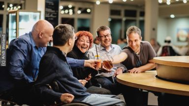 Copyright: Andi Weiland Gruppenbild in Kneipe