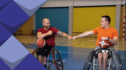 Links sind die Facetten der KSL. Rechts sind zwei Rollstuhlfahrer zu sehen, die Sport treiben.