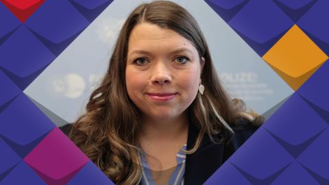 Bunte Kacheln der KSL.NRW und ein Foto von Ramona Becker