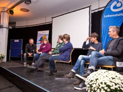 Budgetnehmerin Annika Hille (im Bild 2. von links) berichtete über ihre Erfahrungen mit dem Persönlichen Budget.