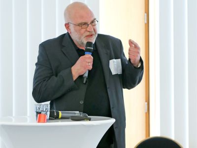Redner Jürgen Schäper von der Unfallkasse NRW während seines Vortrages