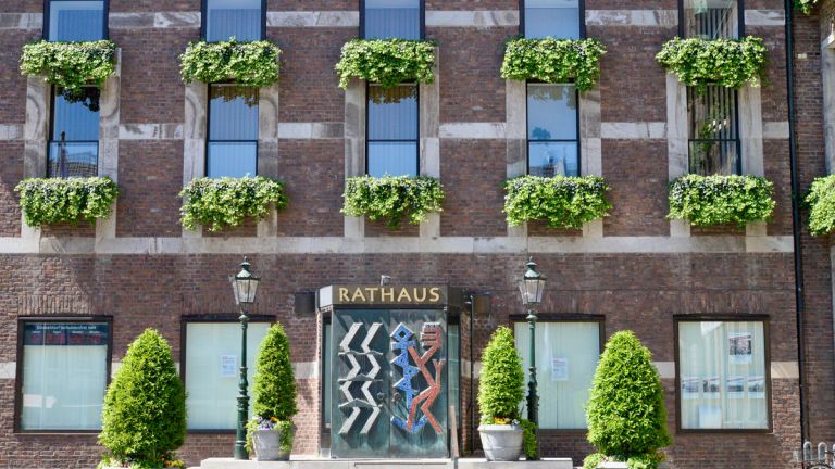 Fassade eines Rathauses