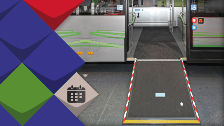 Eine Rampe, die in einen Bus führt.