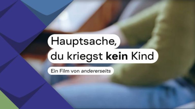Ein unscharfes bild einer Person mit grünem Pullover und davor ein Text "Hauptsache du kiregst kein Kind. Ein Film von andererseits"