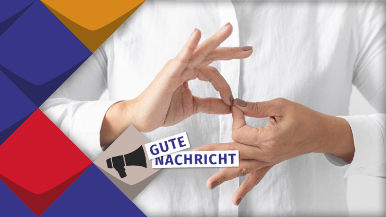 Links: KSL.Kacheln. Rechts: Ein Ausschnitt auf gebärdende Hände einer Person mit einem weißen Kittel.